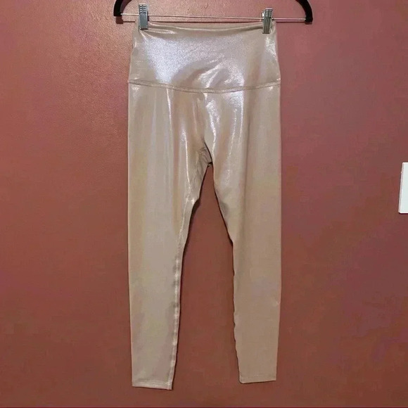 Beyond Yoga Pink leggings - Picture 2 of 8